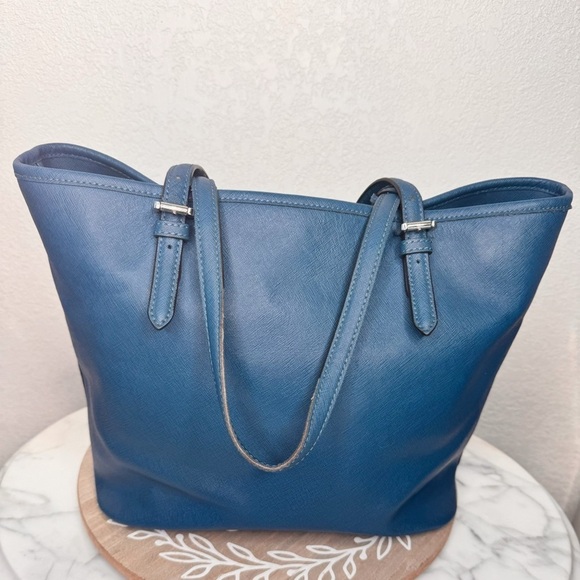 Michael Kors tote,adjustable straps,magnetic closure,xtra pockets,denim blue - Picture 3 of 8